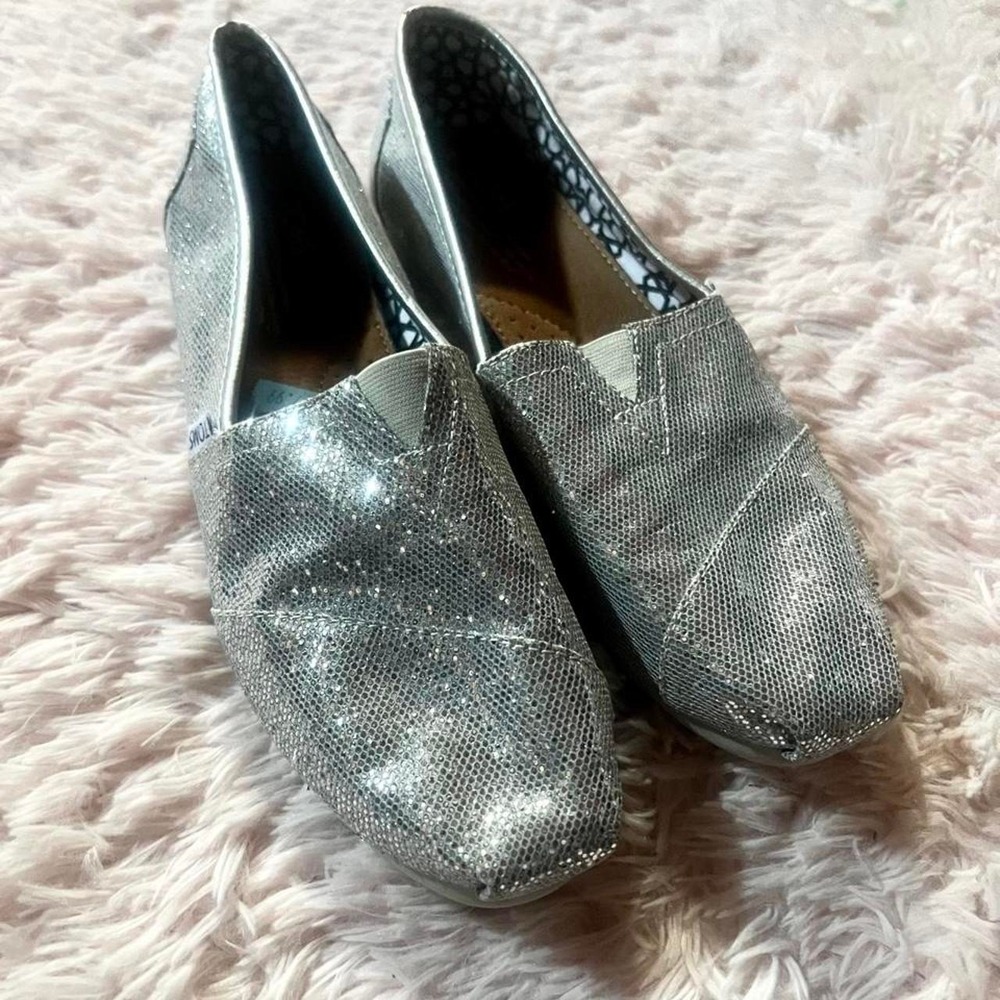 Tom's Silver Glittery Sparkle Glam Slip On Shoes Womens 8.5 Maximalist Kidcore